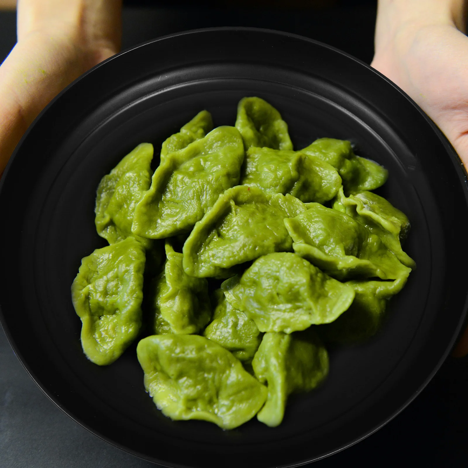 

8 Pcs 9 Inch Black Lightweight Dinner Plates Unbreakable Reusable Plastic Food Bowls Pasta Snack Storage Serving