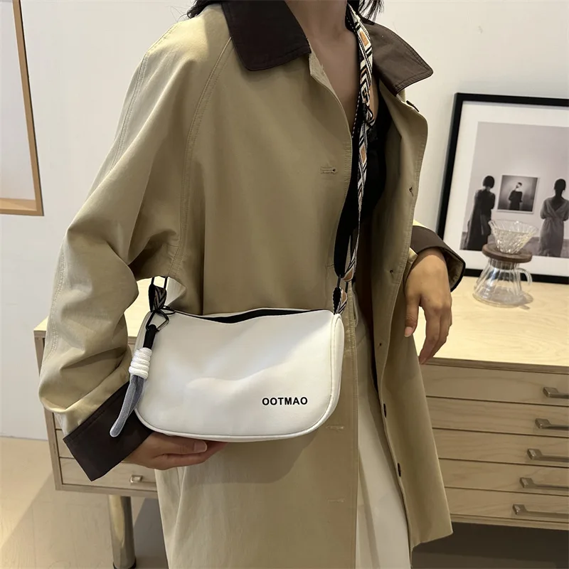 ​ ​ 2025 جديد إمرأة واسعة حزام دلو حقيبة عادية Crossbody محفظة الحد الأدنى حقيبة كتف موضة تحت الإبط المتشرد الخريف الشتاء ​