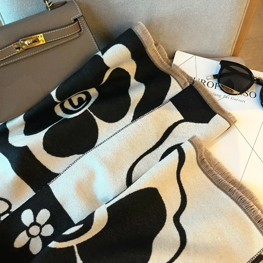 Elegant Floral Acrylic Cashmere Scarf 4