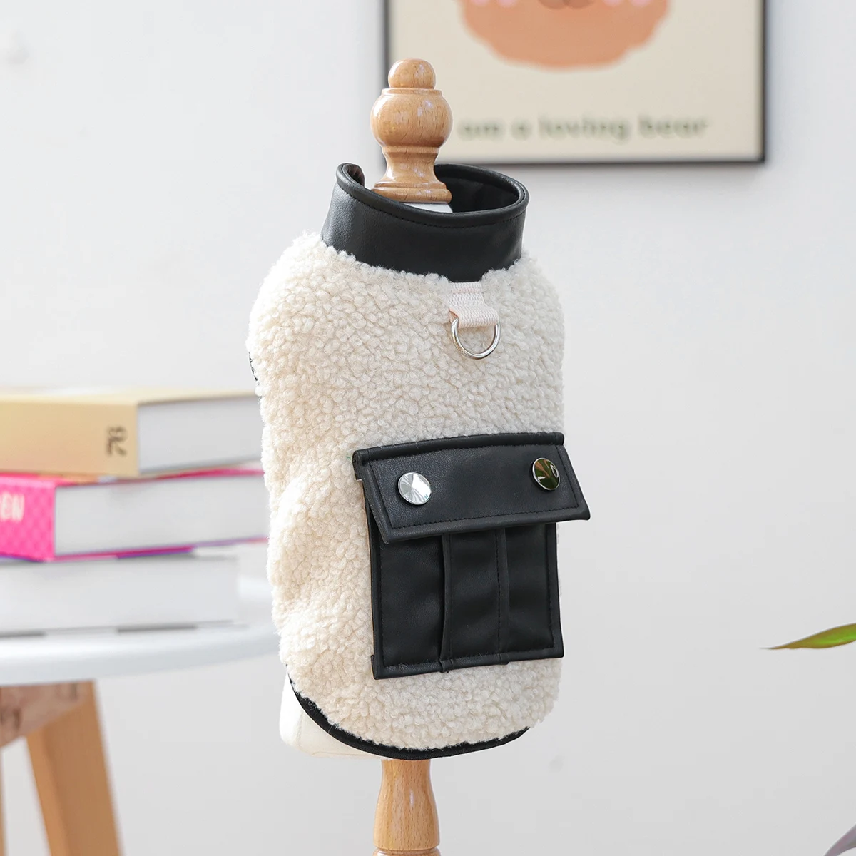 ملابس الخريف والشتاء للقطط والكلاب الأليفة، سترة جلدية صغيرة وسيم بجيب من لحم الضأن - سترة عصرية سوداء سميكة