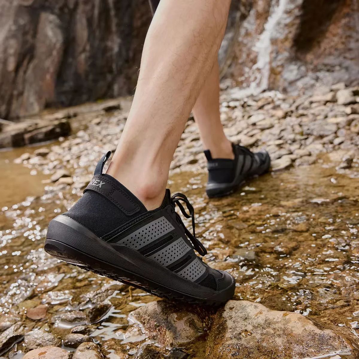 Adidas Daroga 25 Thin-Soled Sports Casual Comfortable Versatile Low-Top Wear-Resistant Lightweight Hiking Shoes and Water Shoes Unisex Hq9170