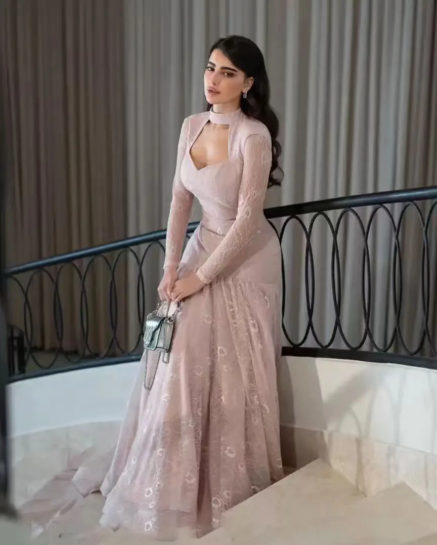 فساتين عالية الجودة مخصصة برقبة على شكل حرف v وأكمام طويلة بطول الأرض دانتيل وردي بدون ظهر فساتين أنيقة Para Mujer Para Una Boda