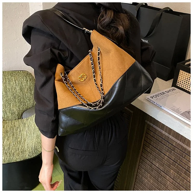 Elegancka skórzana torba na ramię dla kobiet z opcją crossbody Klasyczny design znanej projektantki Luksusowa torebka