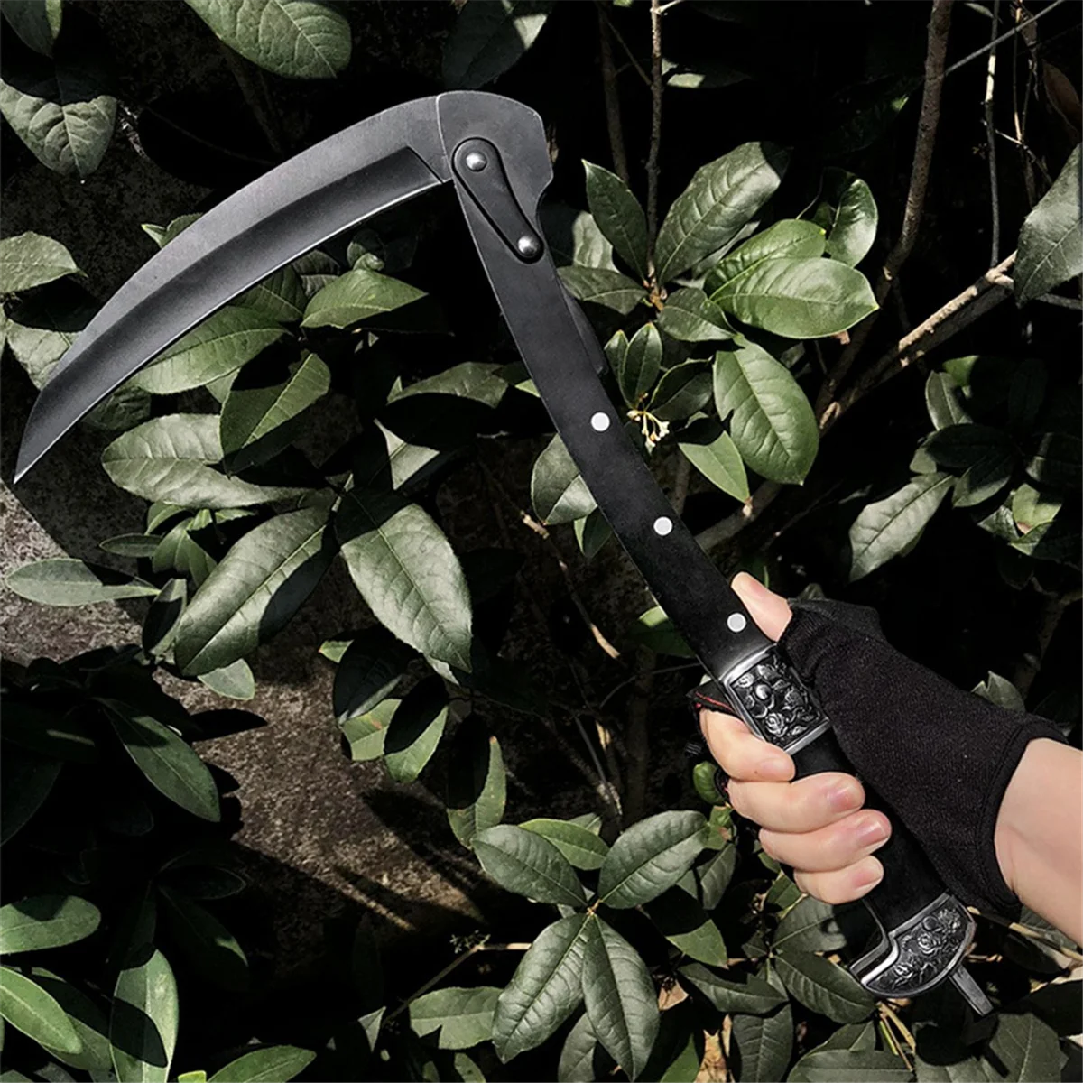

Durable Black Folding Sickle with Stainless Steel Blade & Scabbard