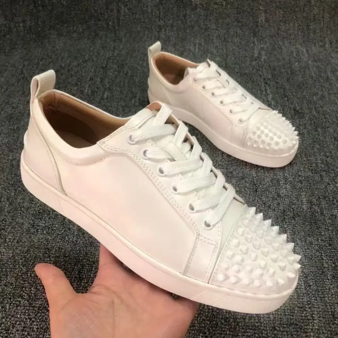 الفاخرة عالية أعلى الأبيض الجلد الحقيقي لا المسامير الشقق موضة الأحمر أسفل أحذية للرجال حذاء كاجوال المتسكعون النساء الراحة المسامير