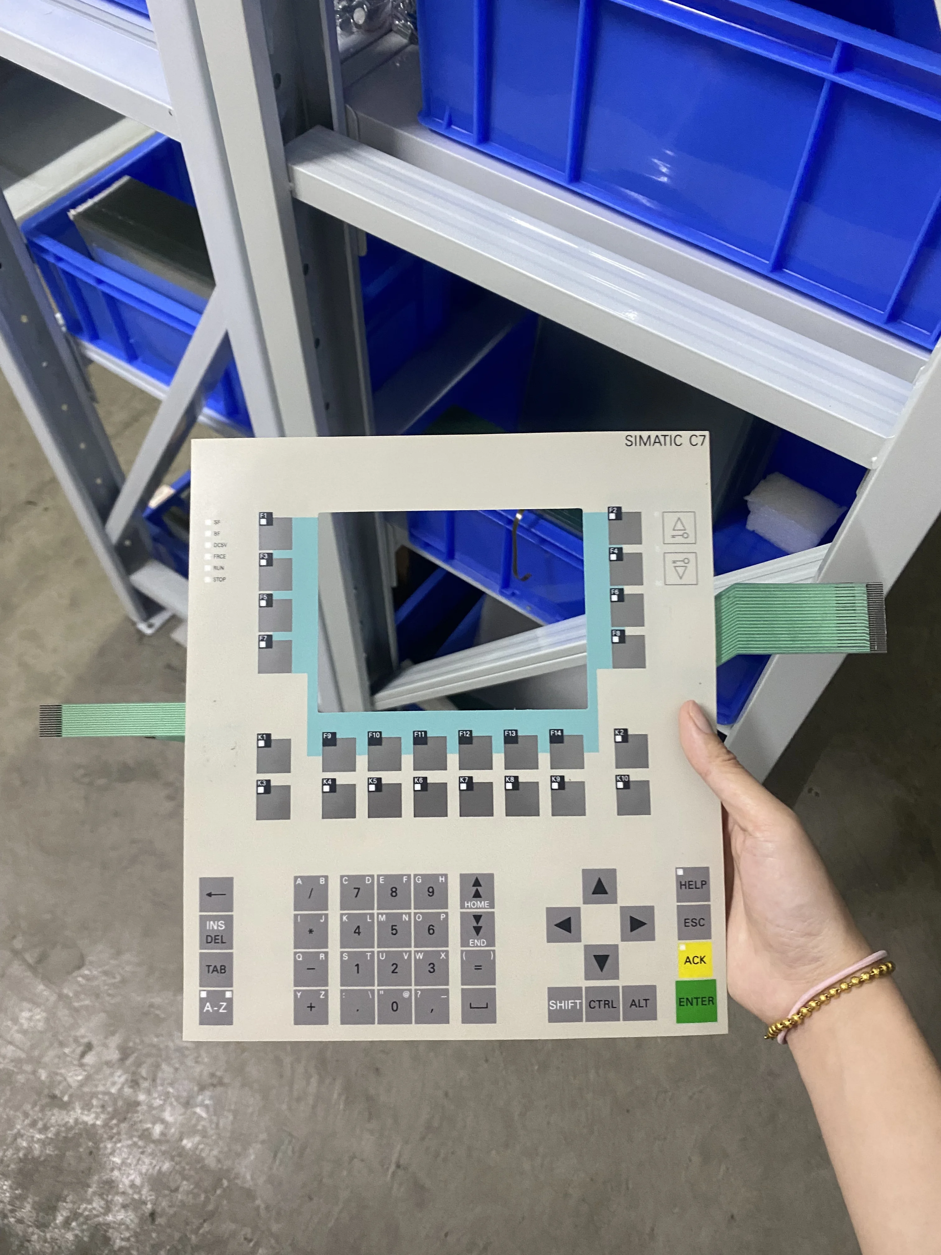 

C7-635 6ES7635-2EC03-0AE3 -- Мембранные переключатели, клавиатуры, кнопочные панели