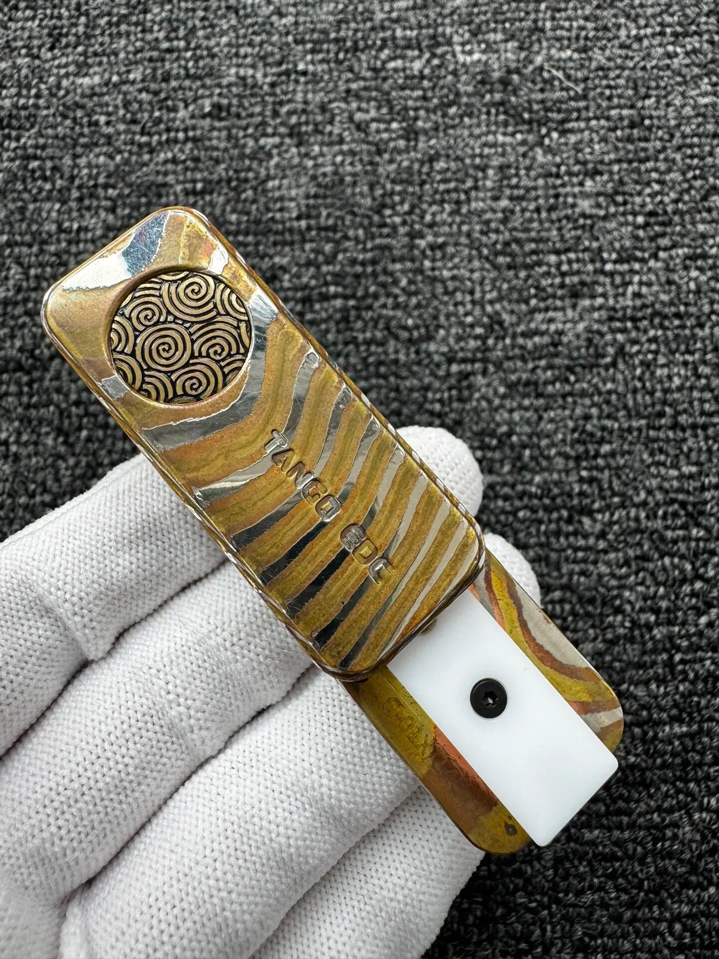 Used Tang bean, sugar cube, copper horse twist edc metal decompression toy black technology tide play
