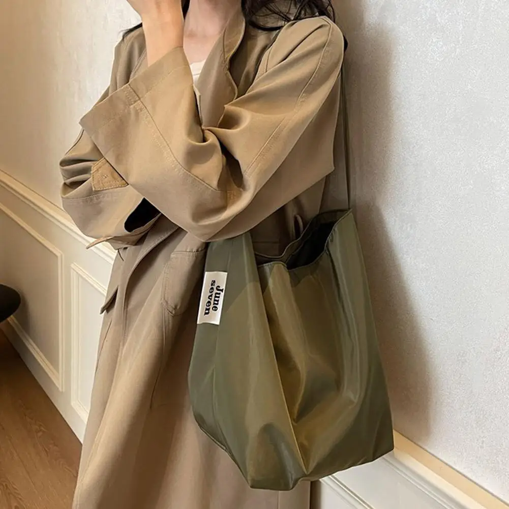 Neu eingetroffene große Nylon-Umhängetasche für Damen, minimalistischer, lässiger Stil, Vintage-Einkaufstasche mit Kordelzug und Schnalle – Detail 16