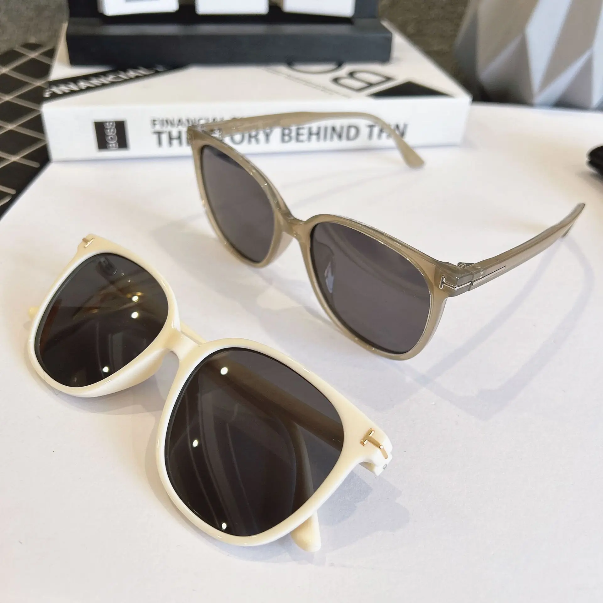 Retro Polarized Sunglasses Female Men Vintage Oversized Sunglasses for Women Luxury Designer Oval Sun Glasses Black White Shades