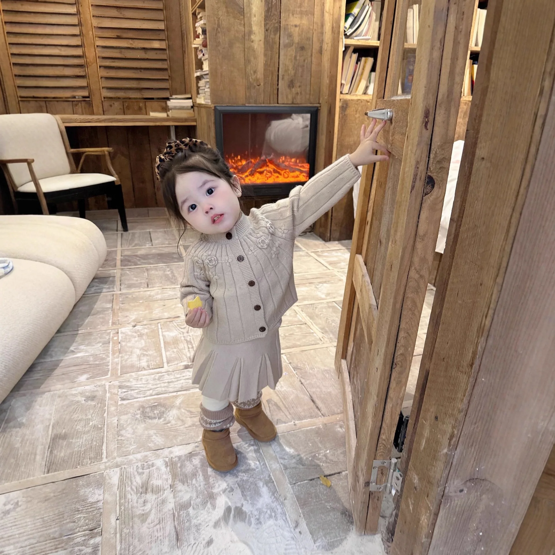 Children Clothing Spring Autumn and Winter Sweater Hand Hooked Flower Retro Khaki Knitted Sweater Top
