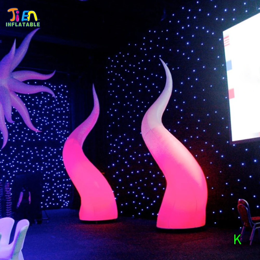 Fast Shipping Inflatable Horn บอลลูน LED Lighted Blow Up เสาสําหรับกิจกรรมกลางแจ้งงานปาร์ตี้ตกแต่ง