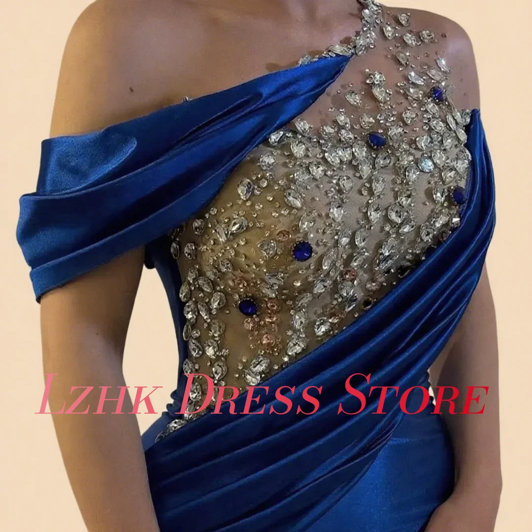 ที่กําหนดเองหรูหราซาตินเมอร์เมดคริสตัลปิดไหล่ชุดราตรีคุณภาพสูงความยาวชั้นพรหมชุดขนาดที่กําหนดเอง