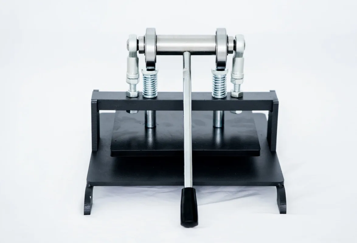 Manual Die Die Punching Machine Leather Cutting Machine Small Punch Press Sample Cutting