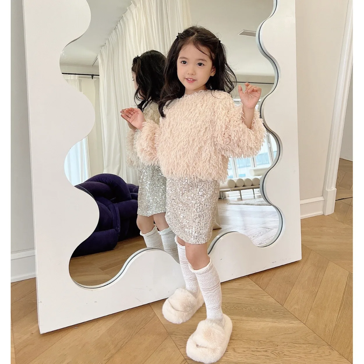 Hoodies Korean Girls Hoodie New Spring Childrens Clothing 2024 Round Collar Long Sleeve Sequin Loose Sweet Beautiful