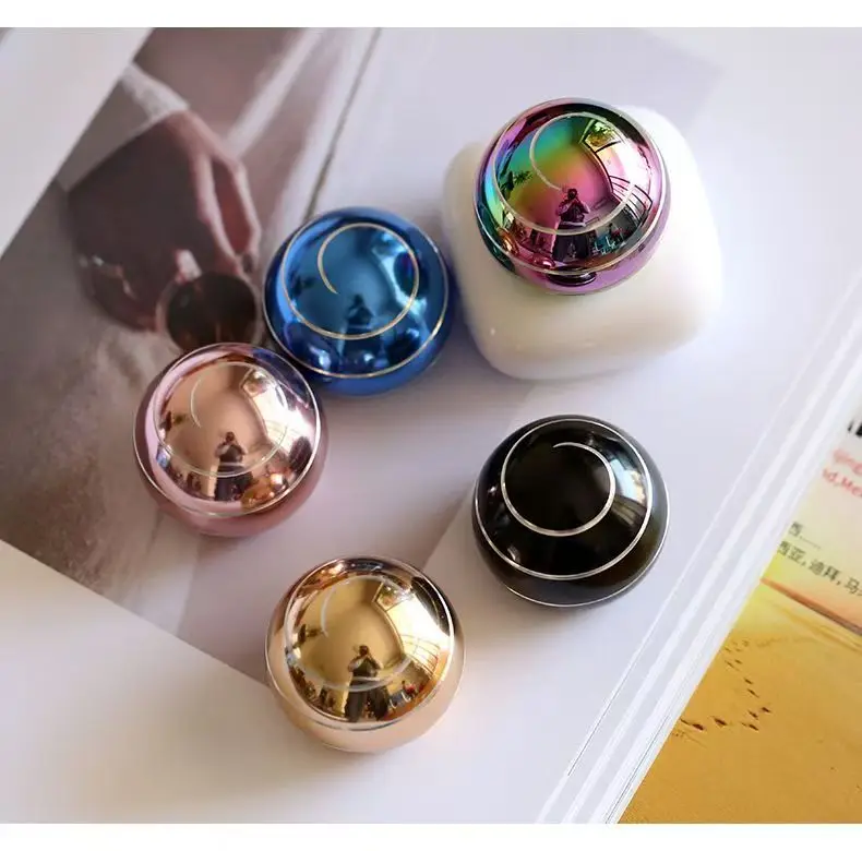 Fingertip spinning brings good luck. Adult stress relieving metal toy desktop alloy dynamic circular rotator gift