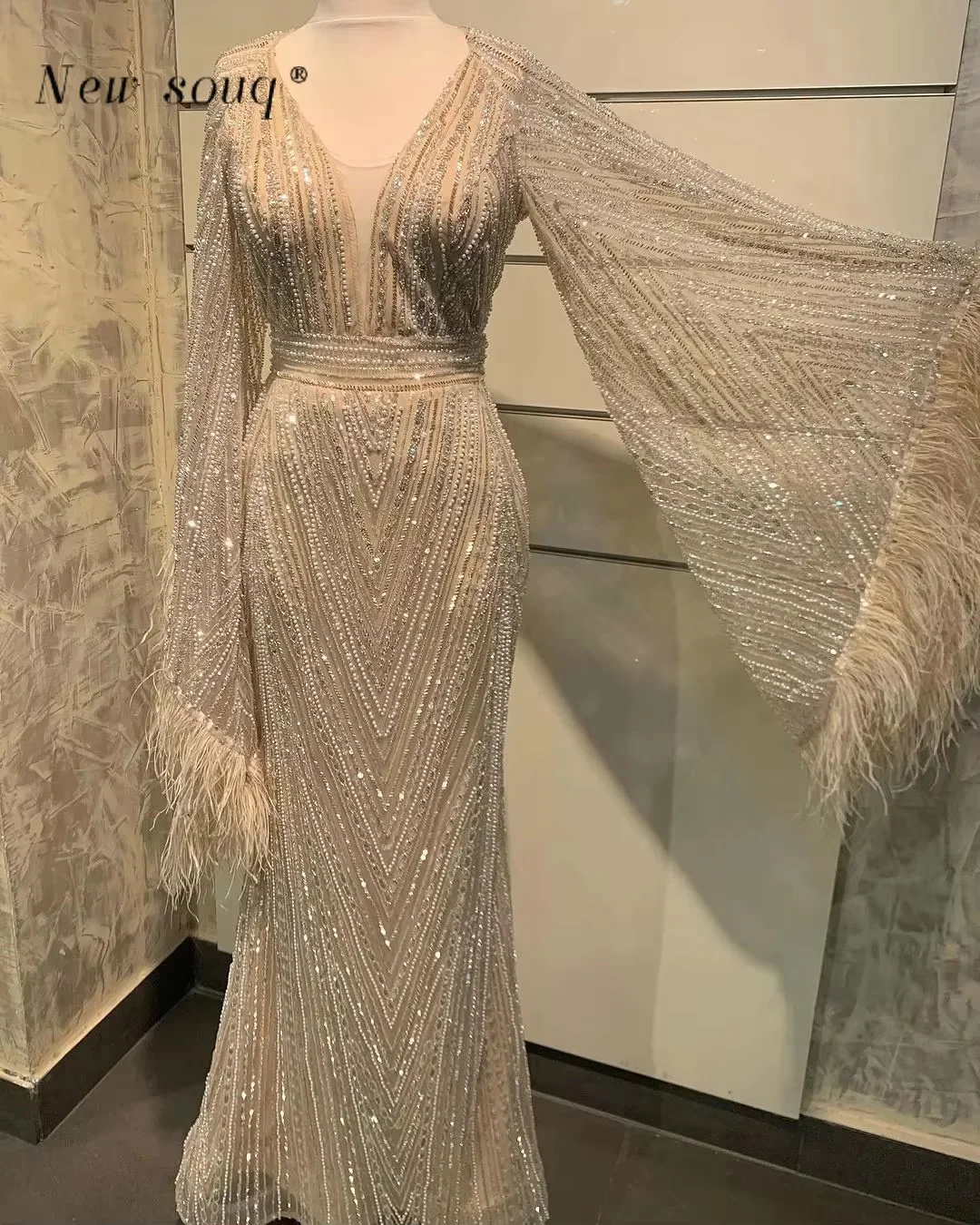 

Индивидуальные вечерние платья из Дубая с желто-зелеными перьями, расклешенными длинными рукавами, V-образным вырезом, арабскими пайетками, для официальных мероприятий, свадеб, вечеринок и выпускных балов