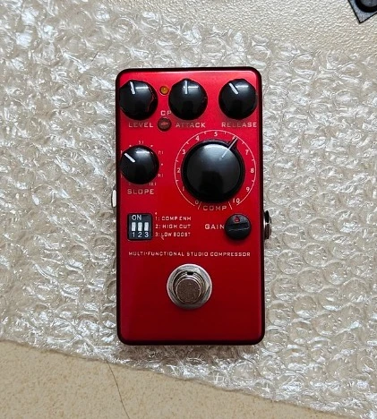 Optical Compressor Pedal for Guitar & Bass, Universal Analog Studio Grade Effect Pedal with True Bypass