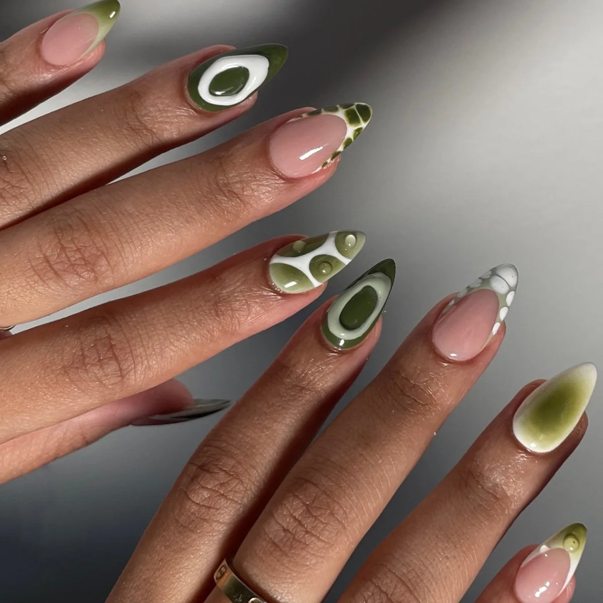 24Pcs Mid-length Almond False Nails Star Smudge French Wearable Press on Fake Nails Blue 3D Flower Design Full Cover Nails Tips