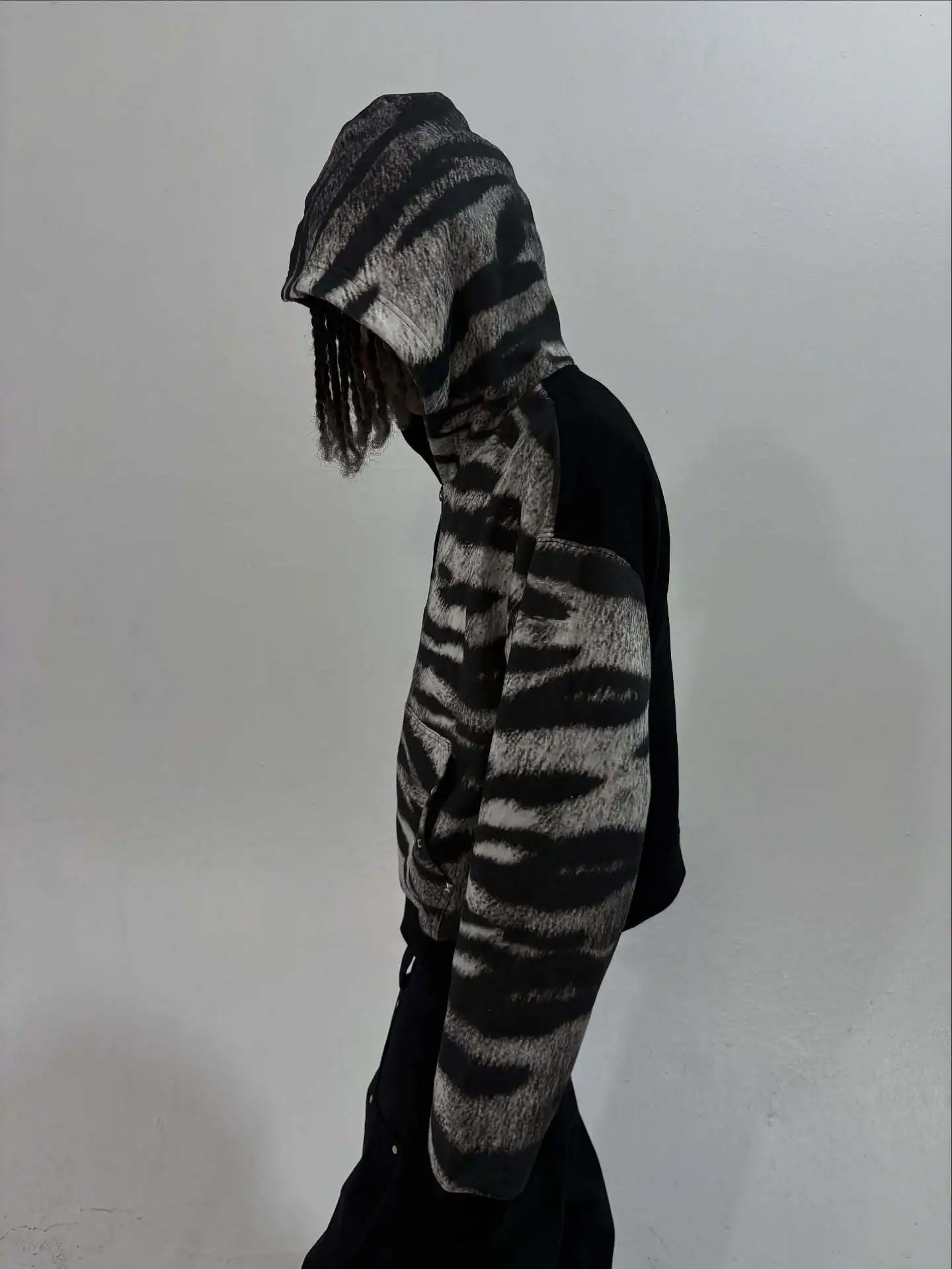 الأوروبية والأمريكية الهيب هوب شخصية يين يانغ معطف زيبرا نمط الربط برشام أسود فضفاض الرجال المرأة قلنسوة بسحاب #5