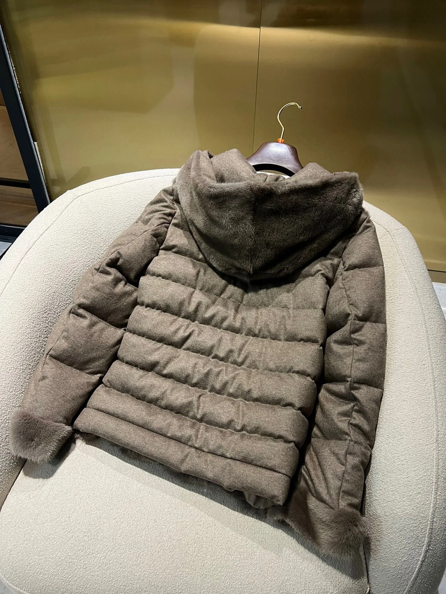 Kapuzen-Daunen jacke mit reichem Nerz-Spleißen-Design, luxuriöser Stil, elegant und luxuriös, Herbst und Winter, neu, hohe Qualität