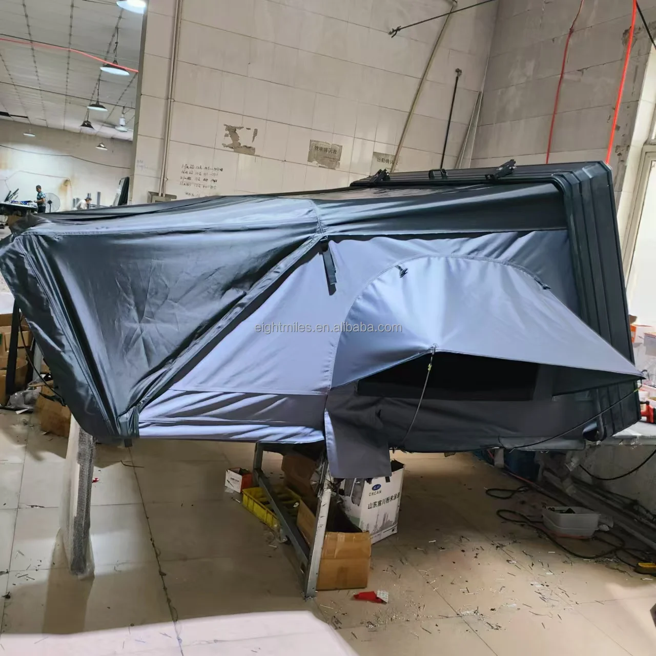 Outdoor 4 Person  Side Fold Out 2XL Hard Shell Aluminum Rooftop Tents Side Opening Hybrid Roof Top Tent With Rack