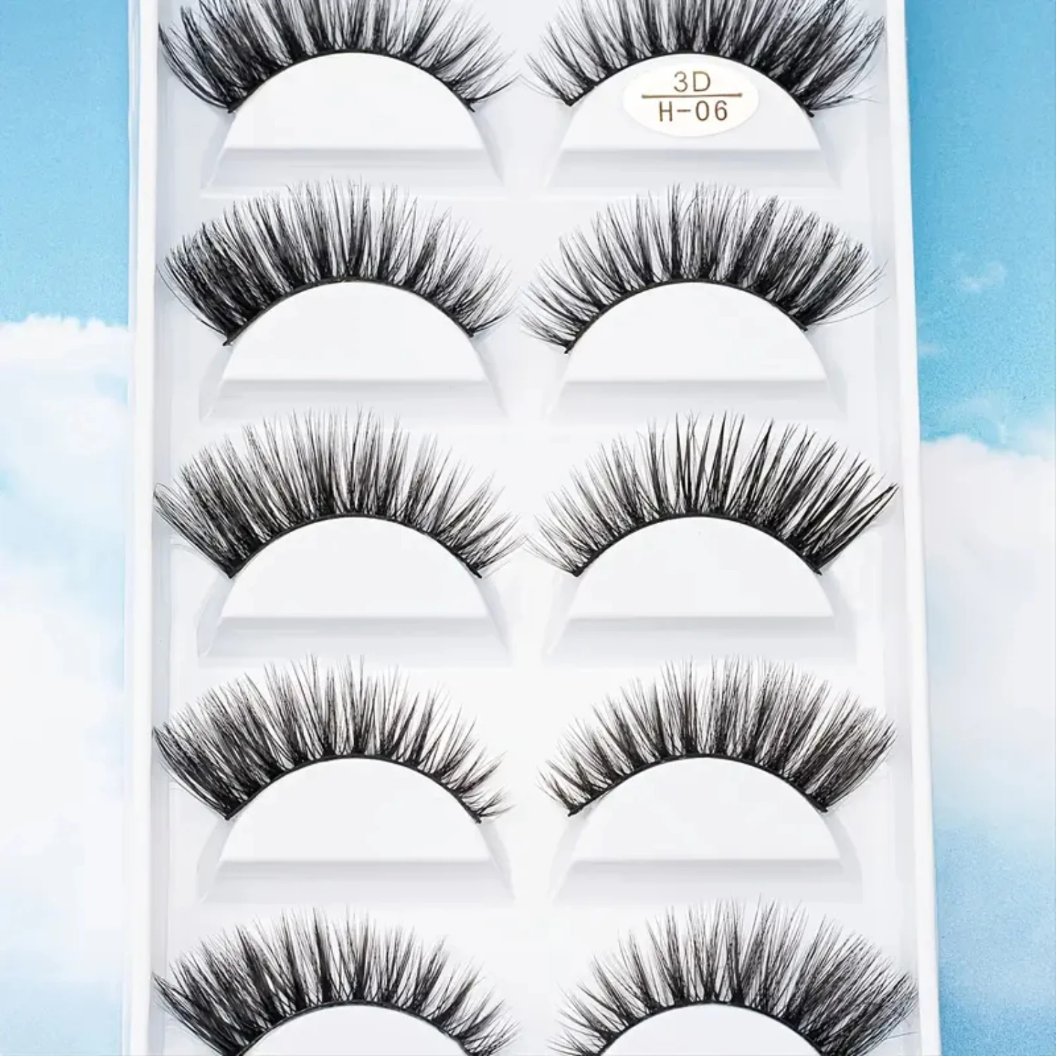 Get a fully natural and 100% luxurious look with this ultra-glamorous collection of 5 pairs of stunning, thick, and extra-long f