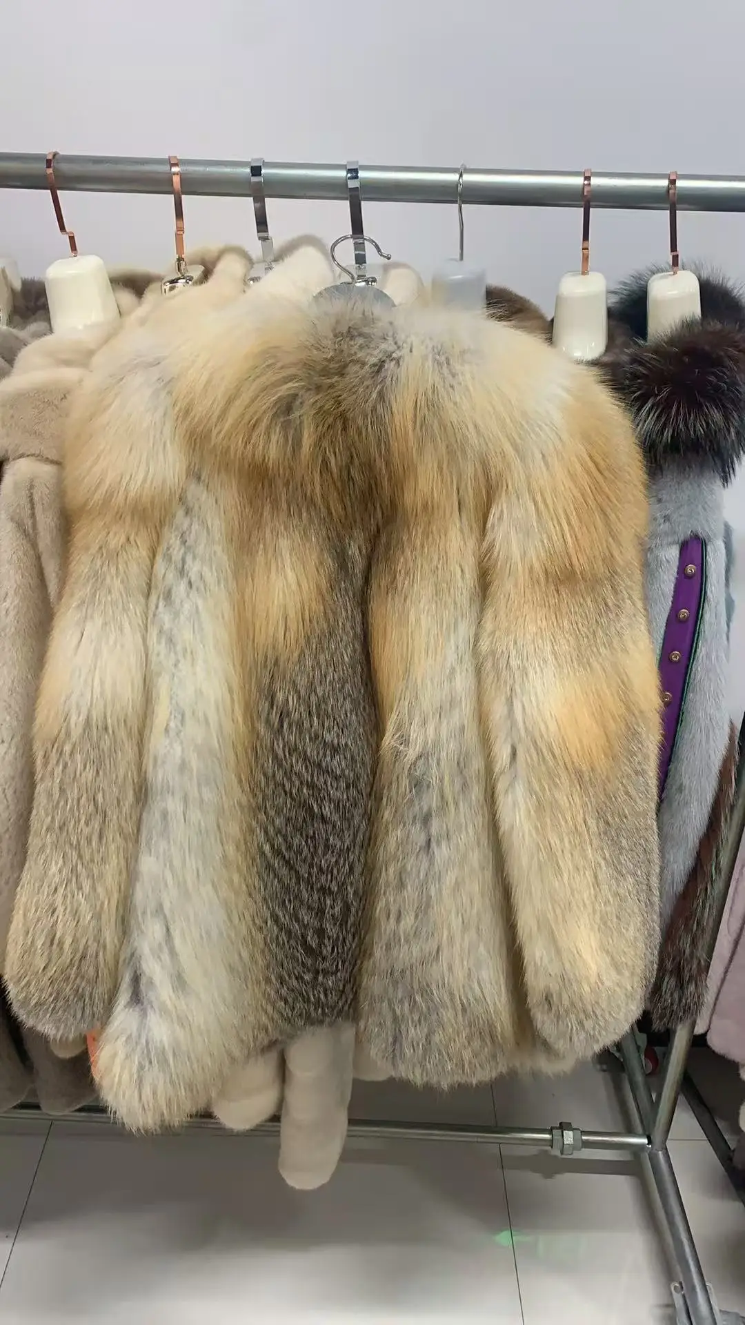 Women's red fox fur coat, high-quality fox fur coat