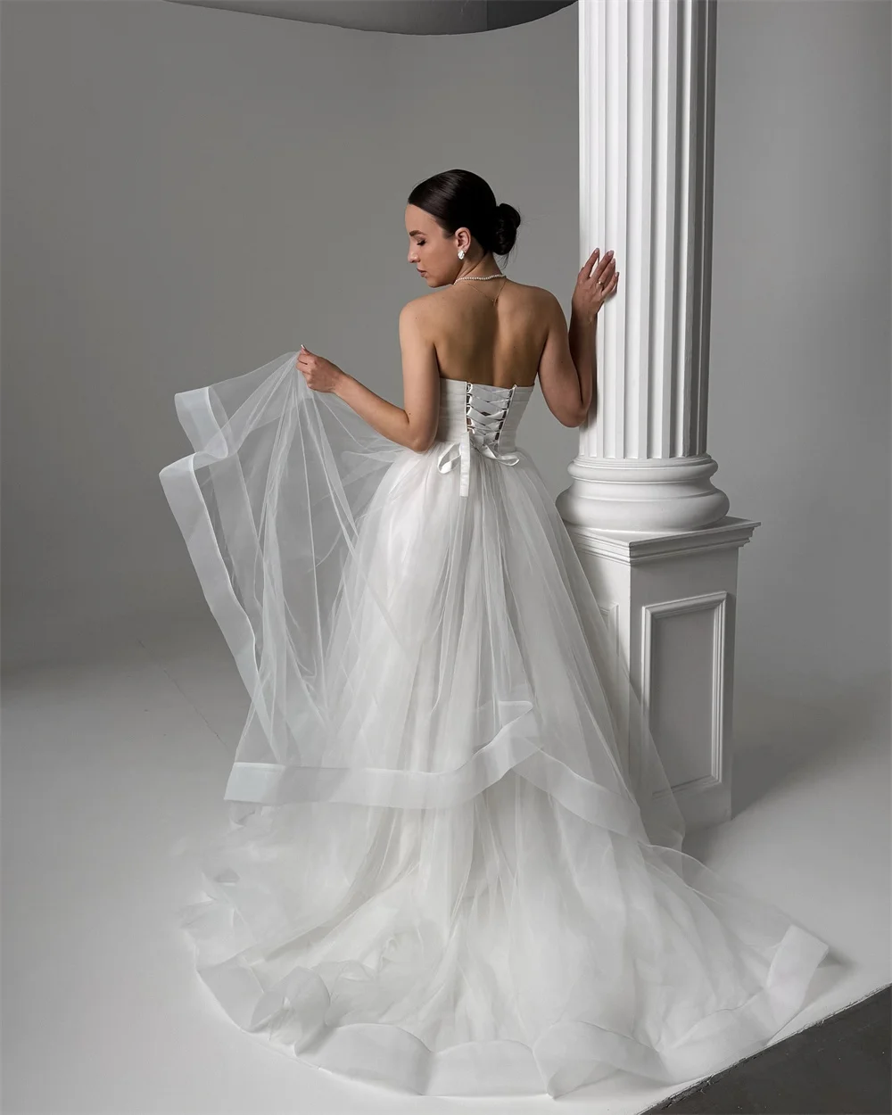 Tokyo Customized White Strapless Wedding Dress Sleeveless Back Lace-Up Elegant Tulle Bridal Gown A-Line Court Train Wedding Gown