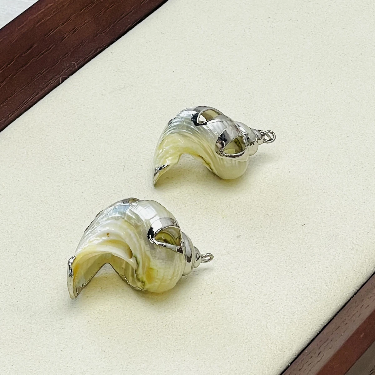 30Pcs/50Pcs Natural Shell Pendant Conch Silver-Edge Pendant For Jewelry Making DIY Earrings Bracelet Necklace Accessory