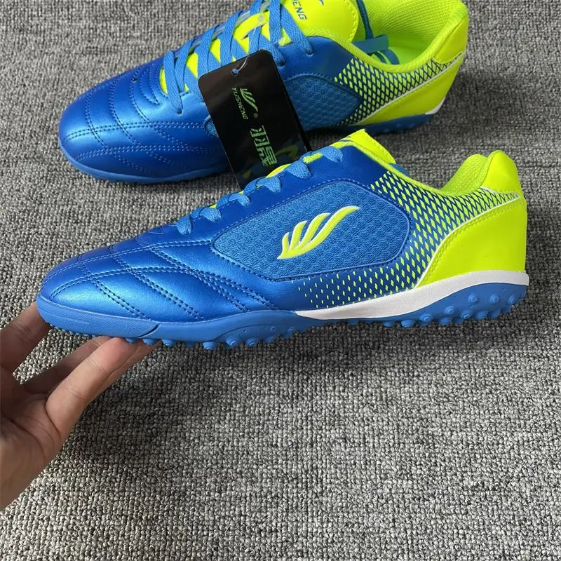2025 new hot sale professional soccer shoes men's and women's sports training shoes professional training soccer shoes very good