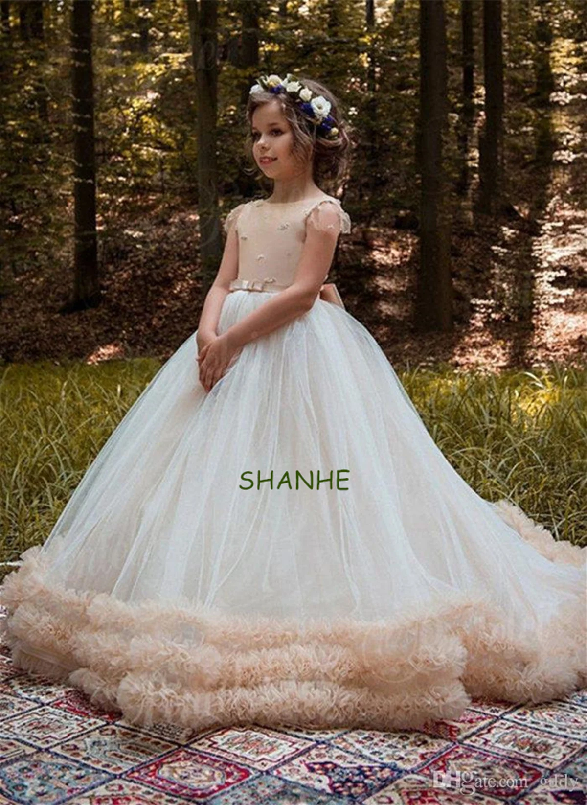 Lovely Lace Appliques Flower Girl Dresses for Weddings Short Sleeves Jewel First Holy Communion Dresses Floor Length Custom Made