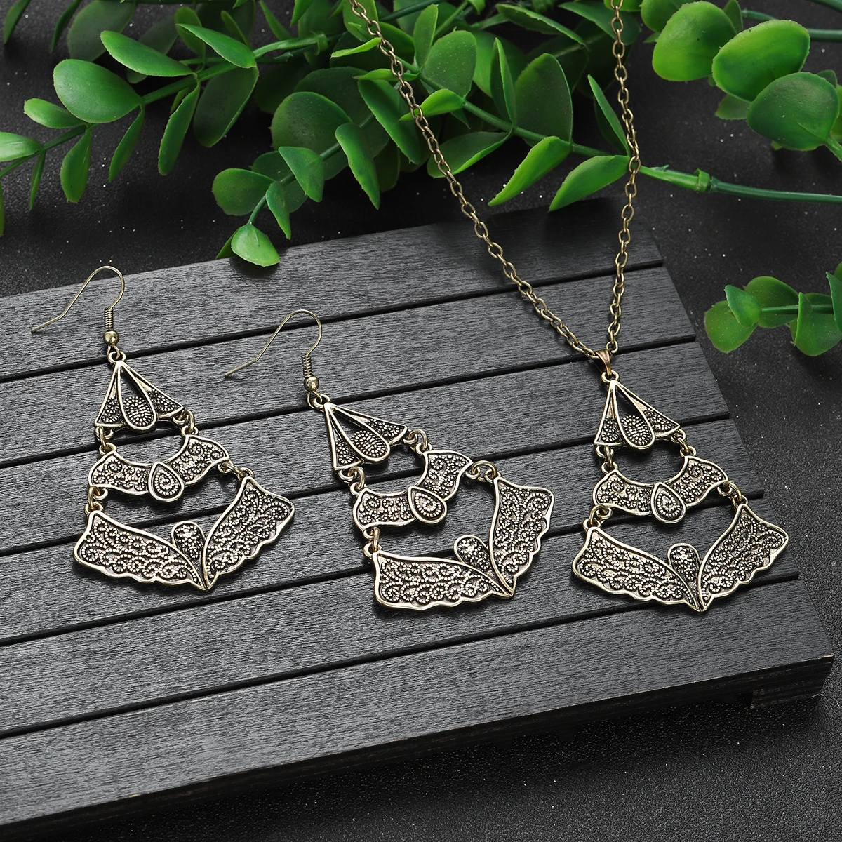 Vintage Boho Earring Long Necklace Women's Geometric Triangle Gold Cutout Pendant Drop Dangle Earrings Wedding Party Ornaments