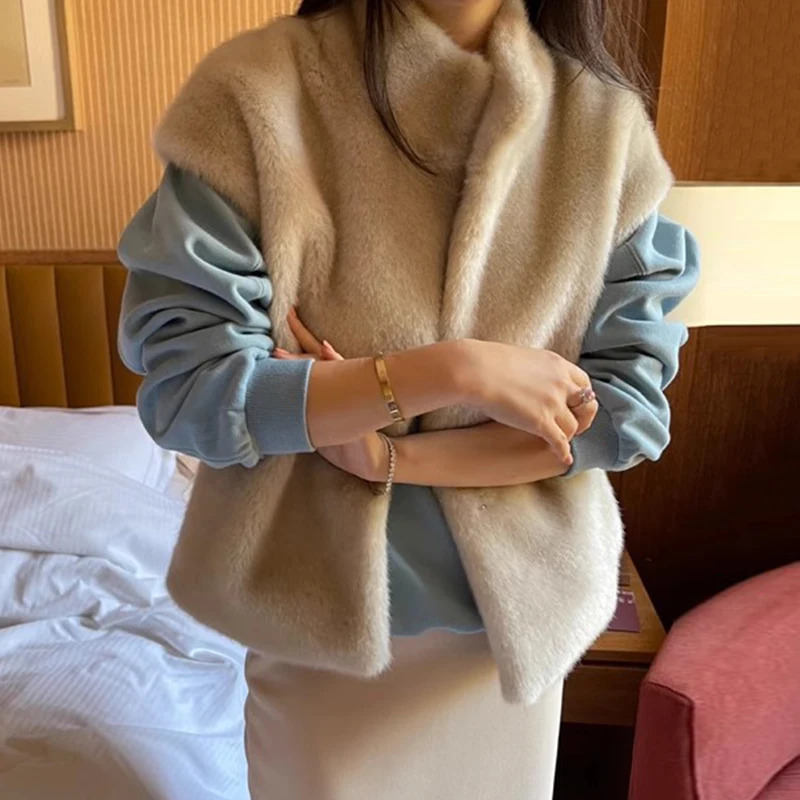 

Clothland женский элегантный жилет из искусственного меха с воротником-стойкой, жилет без рукавов, куртка, женская зимняя верхняя одежда, пальто MA173