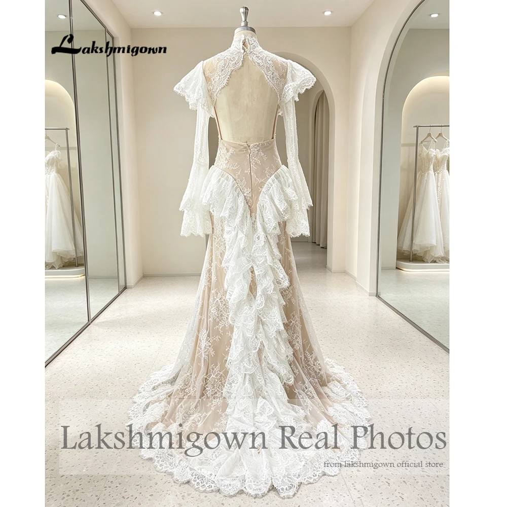 Lakshmigown Wunderschönes Spitzen-Meerjungfrauen-Brautkleid mit langen Ärmeln, hohem Kragen, Trompeten-Rüschen, maßgeschneidert. – Detail 6