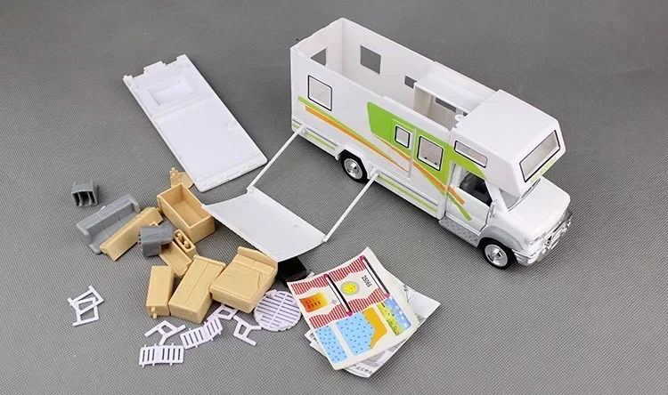 Motorhomes Morto Home Coach Camper Van Model Diecast مع الضوء والصوت سبيكة التراجع سيارة الأثاث الكامل هدية عيد ميلاد