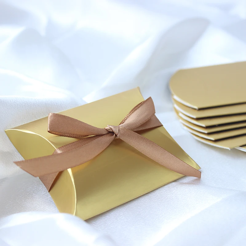 Scatole regalo di caramelle con cuscino dorato da 50 pezzi per bomboniere di fidanzamento per Baby Shower di compleanno di natale di nozze