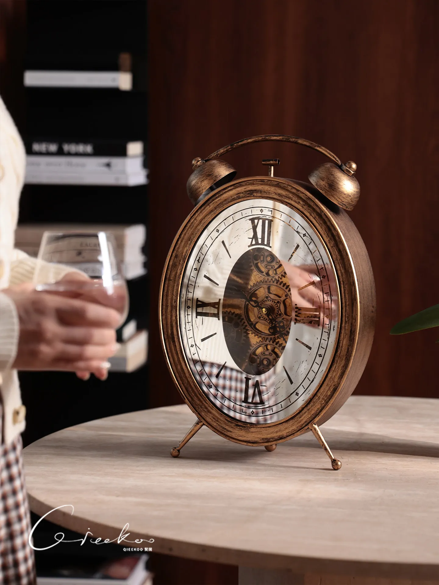 Medieval Style Gear Seat Clock Retro British Entrance Desktop High-end Feeling Living Room Old Decorative Ornament