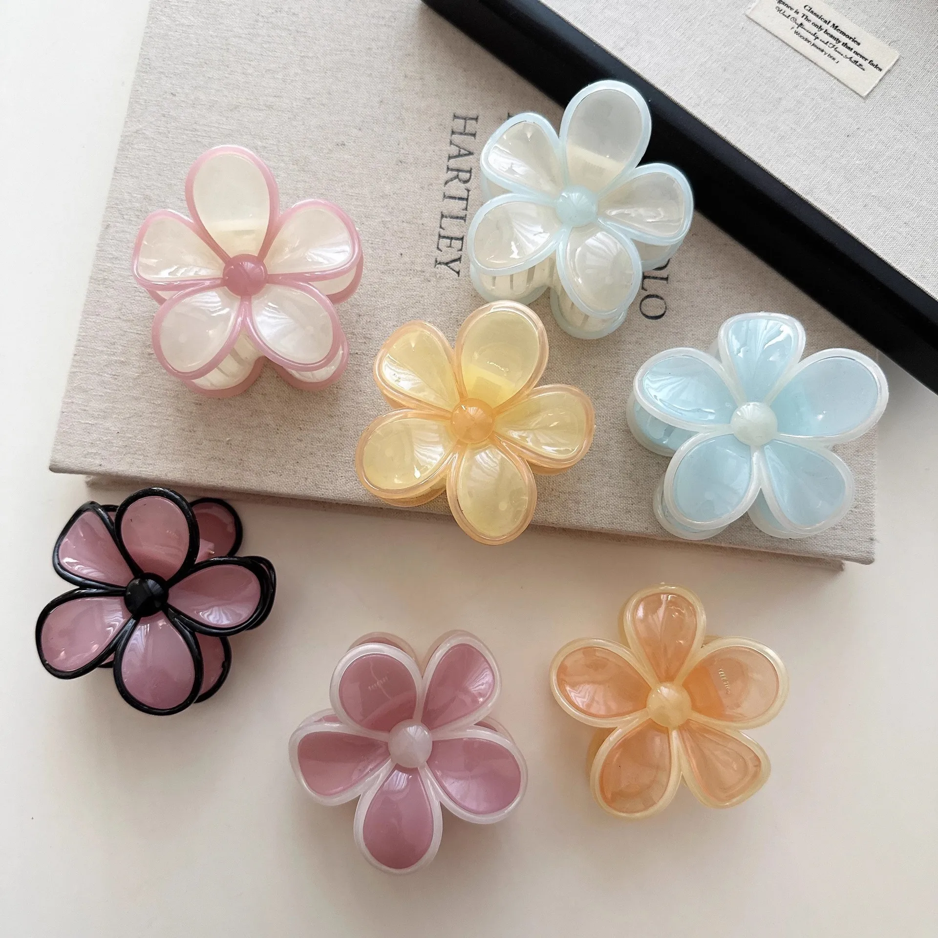 1Pcs Multicolor Flower Hair Claw Clips for Women Girls Nonslip Cute Fashion Hair Accessories Small Hairpin Crab Barrette Style