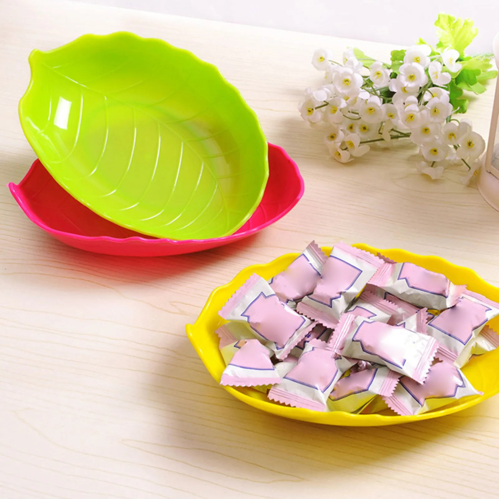 10Pcs Leaf Fruit Plates Non Toxic PP Snack Dish Candy Plate Fruit Bowls Kitchen Party Decoration Snack Dish Candy Plate