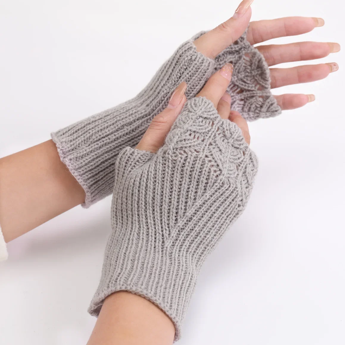 Short Fish Scale Woolen Gloves Autumn Winter New Female Student Fashion Knitted Warm Exposed Finger Sleeves Fake Sleeves