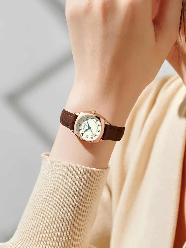 

Elegant women's wristwatch, square design, student-style, vintage-inspired, versatile quartz watch, perfect as a gift for women.