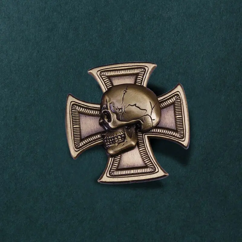 High quality metal Iron Cross Skull Medal cos German Badge Metal Pendant Skull Cross Brooch Accessories commemorative medal