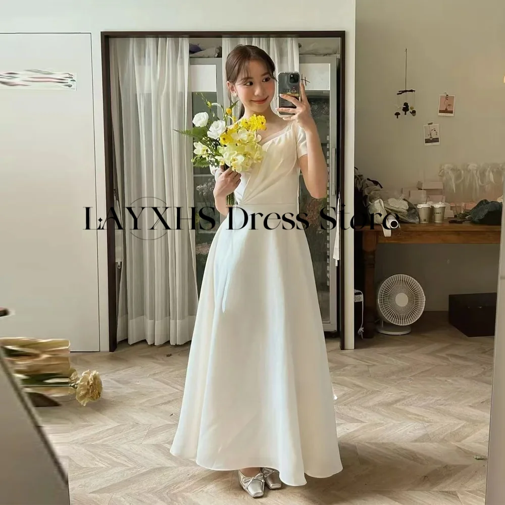 ชุดแต่งงานผ้าซาตินสีงาช้างเรียบง่ายสไตล์เกาหลี ทรงเอ แขนสั้น คอวี ยาวถึงข้อเท้า สำหรับถ่ายภาพ ชุดเจ้าสาวสั่งตัดได้