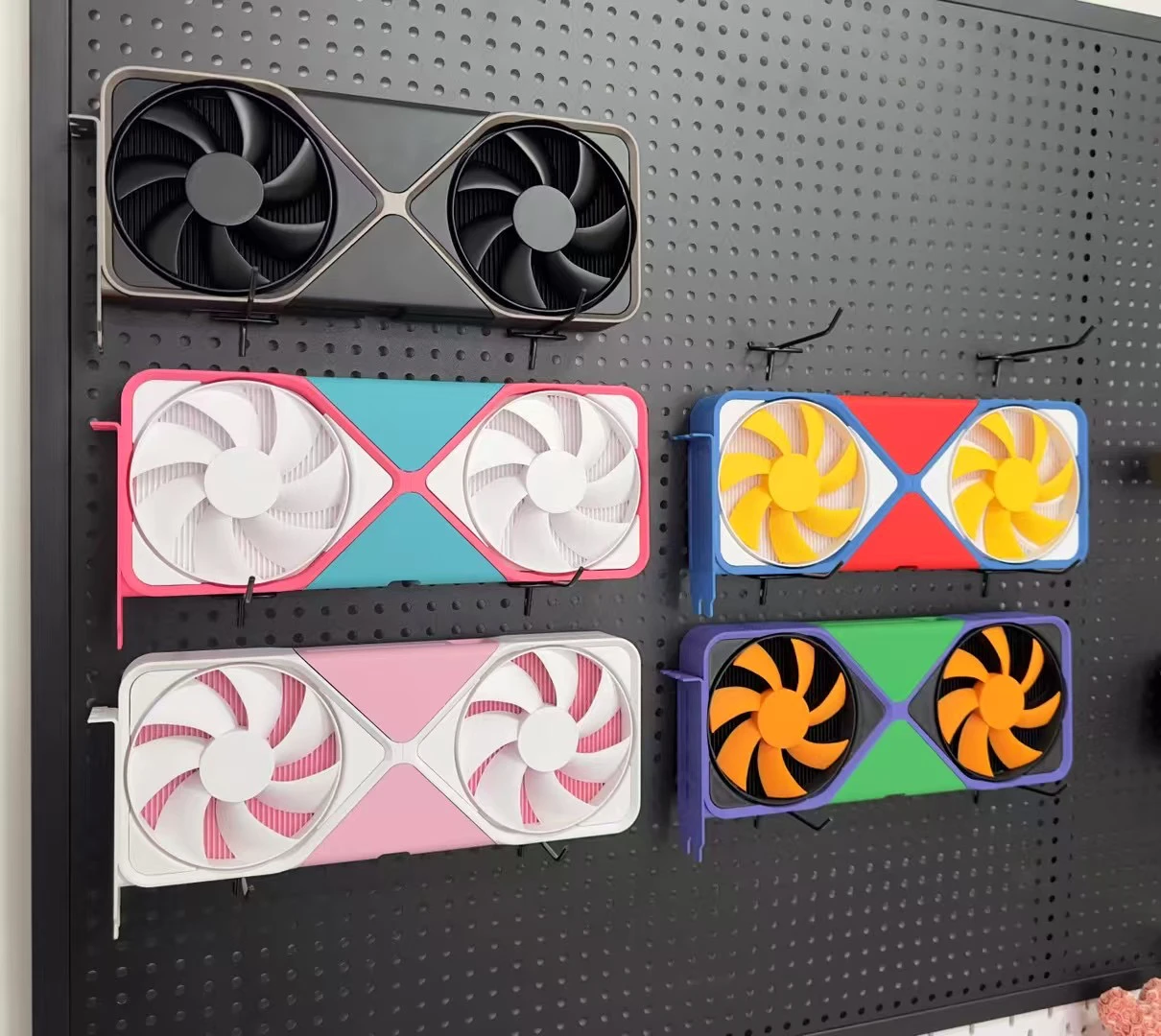 

RTX5090 graphics card model public version RTX5090 graphics card model 3D printing desktop hole plate ornament collection