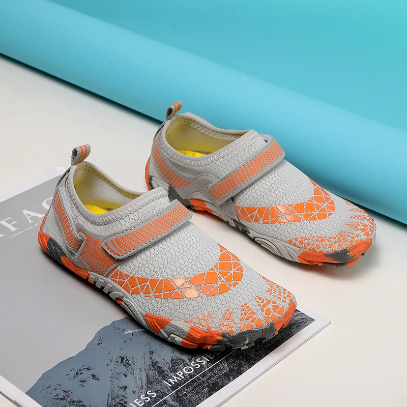 

New outdoor parent-child tracing children's beach shoes five-finger wading shoes thickened non-slip swimming shoes