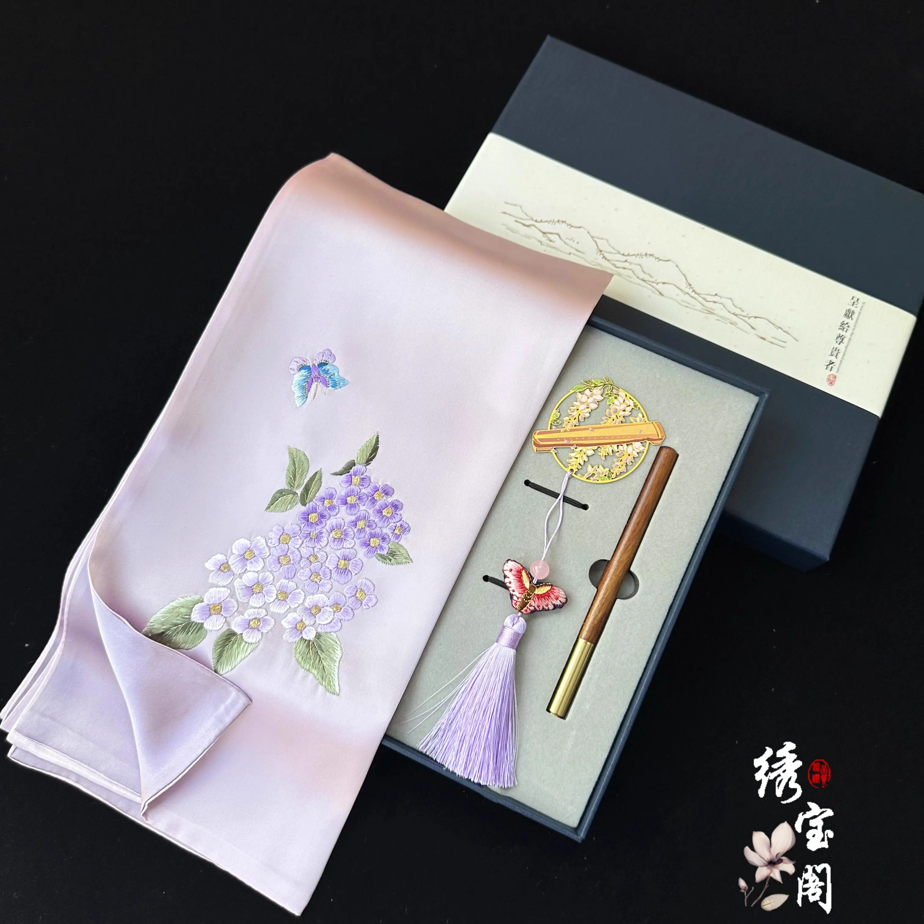 Suzhou Embroidery Handmade Embroidery Suzhou Special Gift Bookmark Silk Scarf Pen Set Chinese Work Style Business Gift