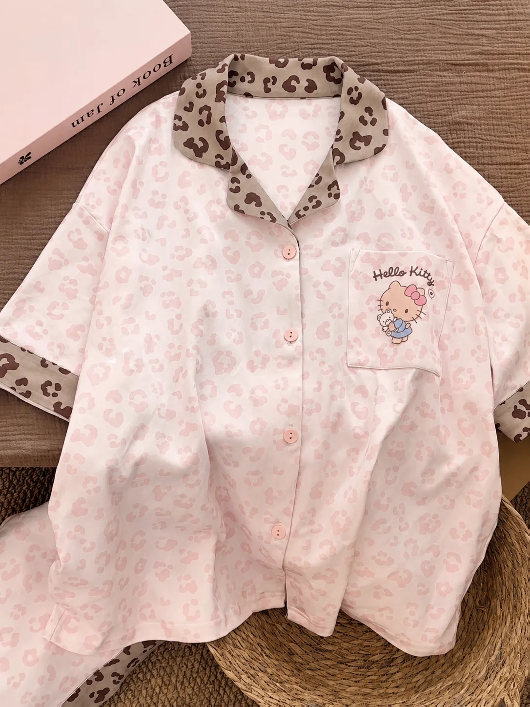 

Sanrio Summer Pink Leopard Print Hello Kitty Cartoon Pajama Set Cute Girl Loungewear Indoor Sleep&Outdoor Casual Cotton Pajamas