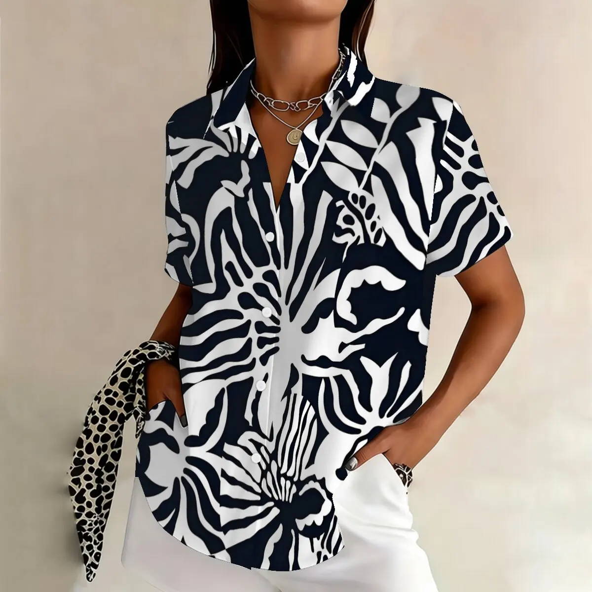 

Plus-size women's shirt, simple printed short-sleeved loose-fitting everyday versatile shirt for summer.