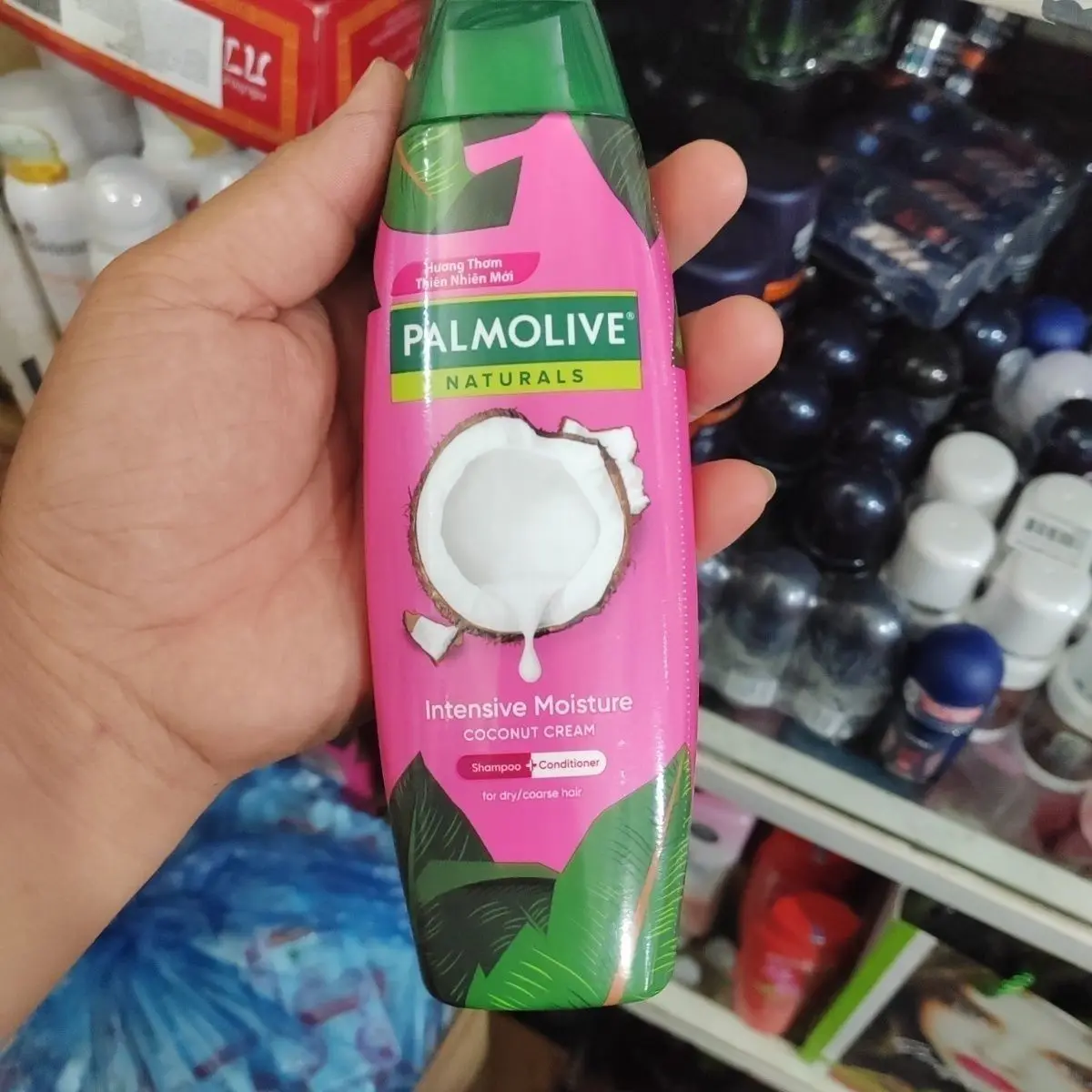 Palmolive Cool & Fresh 180ml Shampoo – Mint Extract Cleanses Excess Oil, Relieves Itchy Scalp & Volumizes, Liquid Texture