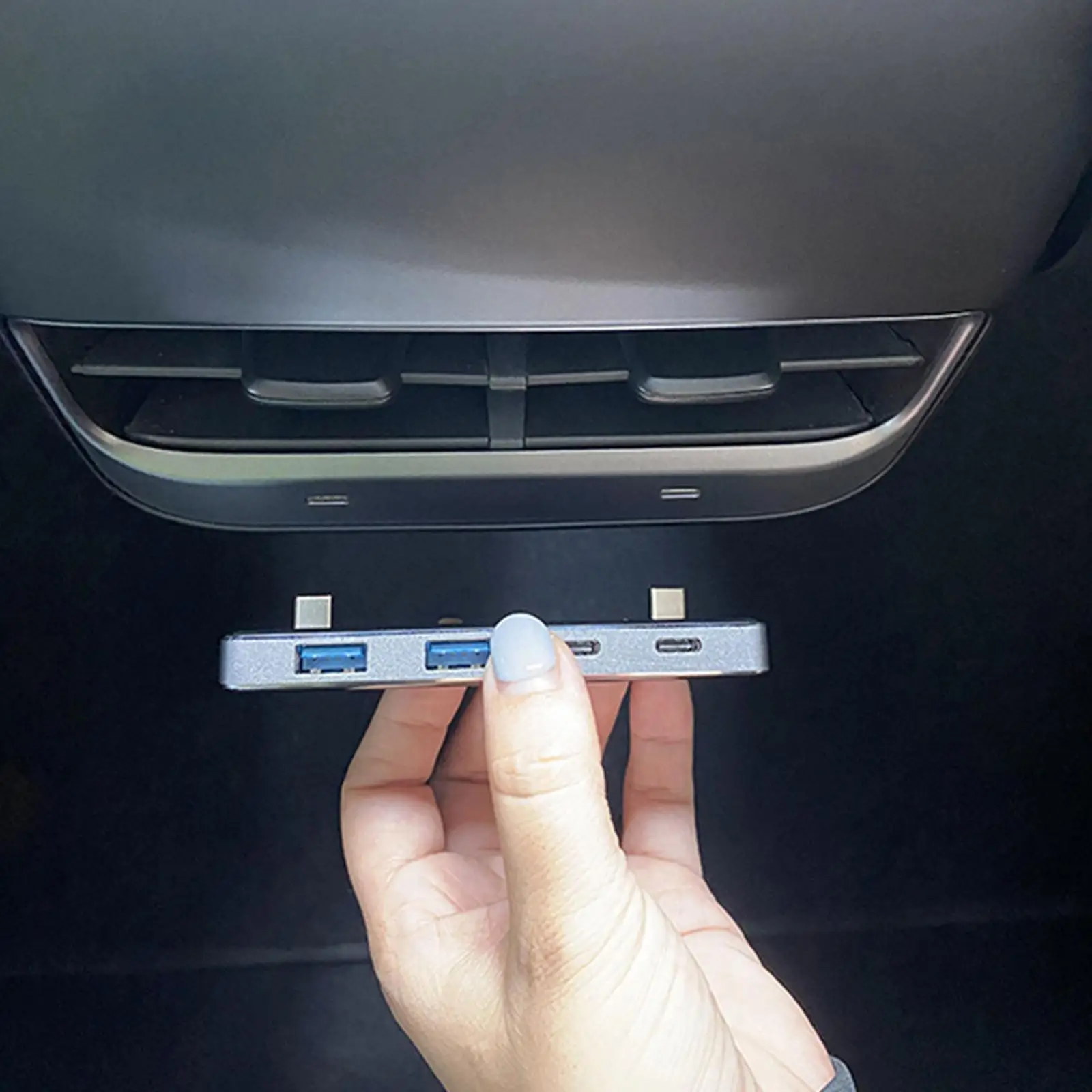 Car USB Extender 4 Port   Usb-C for Model Y 2021